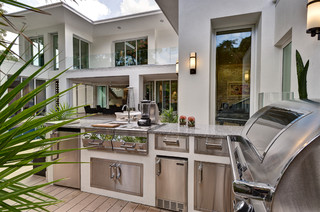 outdoor kitchens can have all the amenities of an indoor kitchen